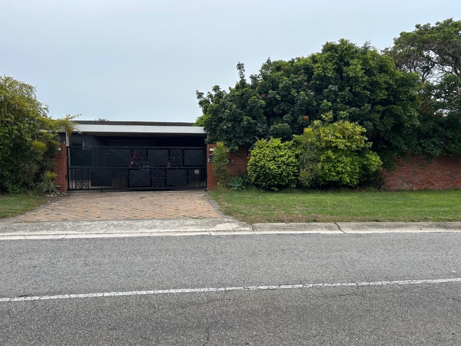 To Let 4 Bedroom Property for Rent in Mill Park Eastern Cape